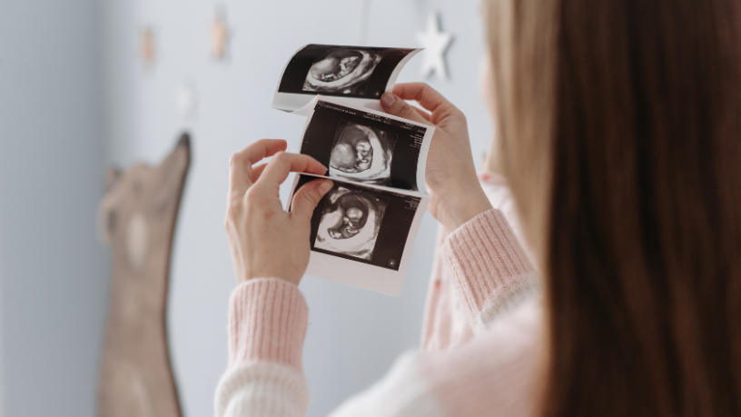 A Dra. Thaline Neves revela como o ultrassom 3D oferece imagens mais detalhadas e aplicações práticas inovadoras na medicina fetal.