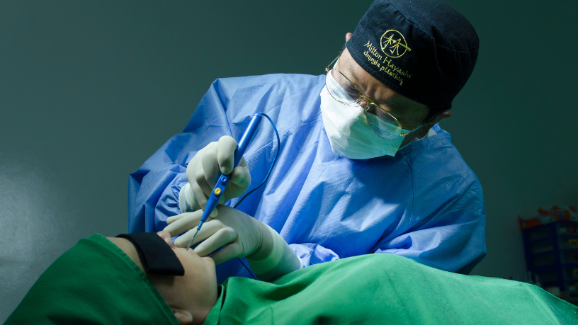 Milton Seigi Hayashi reforça que a beleza moderna busca harmonia e autenticidade, não exageros.